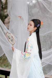 相亲走错桌，美女总裁逼我闪婚