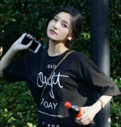 开局女帝为师，我出师便天下无敌