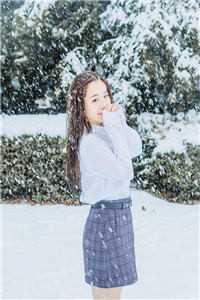 畅销小说真相曝光后，清冷校花跪求我原谅