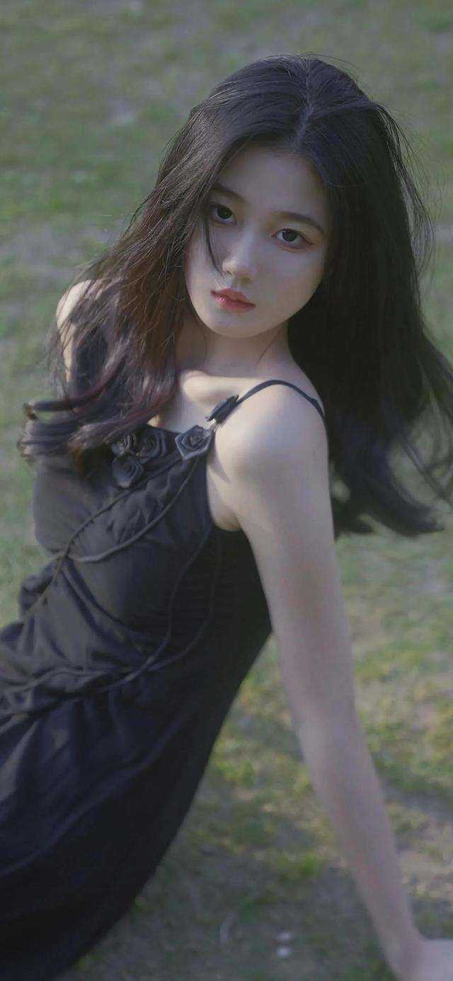 热门作品不是吧！，开局被美少女倒贴