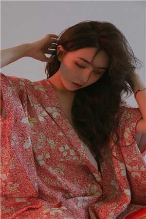 阅读全集老公陪初恋赏月，把女儿丢在原始森林