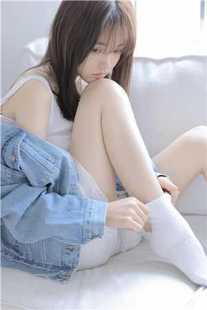 畅读全文被初恋的儿子做成雕像后，妈妈悔疯了