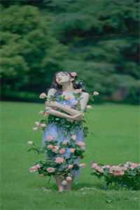 清明节，客户让我给他没死的妻子上坟全新