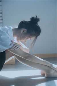季时年江妮妮写的小说不恨明月高悬，恨明月不照我