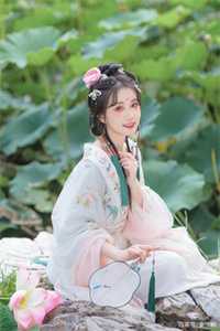 青梅婚礼当天跑了，我娶了伴娘后，她后悔了连载