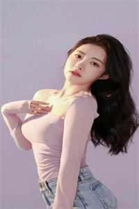 她是美人，白发也惊春无错版