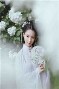 嫁给妖王后，捉妖师哥哥疯了小说林芙令狐风完结版