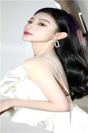 老公为给白月光出气，把我绑了喂鲨鱼后续