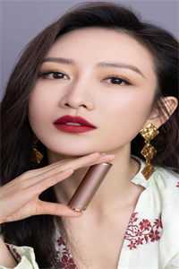 被未婚妻送给富婆，她转嫁男助理全篇