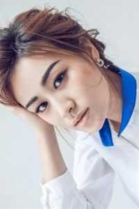 被蠢笨未婚妻的男友打伤后，她遭天谴了在线看