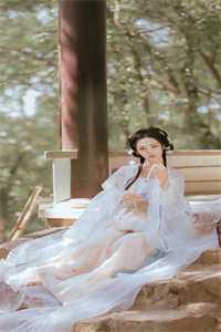 皇帝决定选择穿越女后，皇后娘娘登基了：剧情