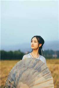 我被推下悬崖时,妻子在亲吻初恋的照片最完整版